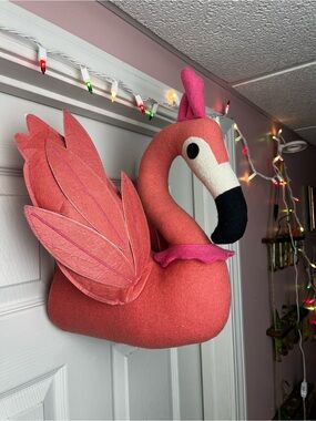 Whimsical Pink Felt Flamingo Wall Decor Mount🦩